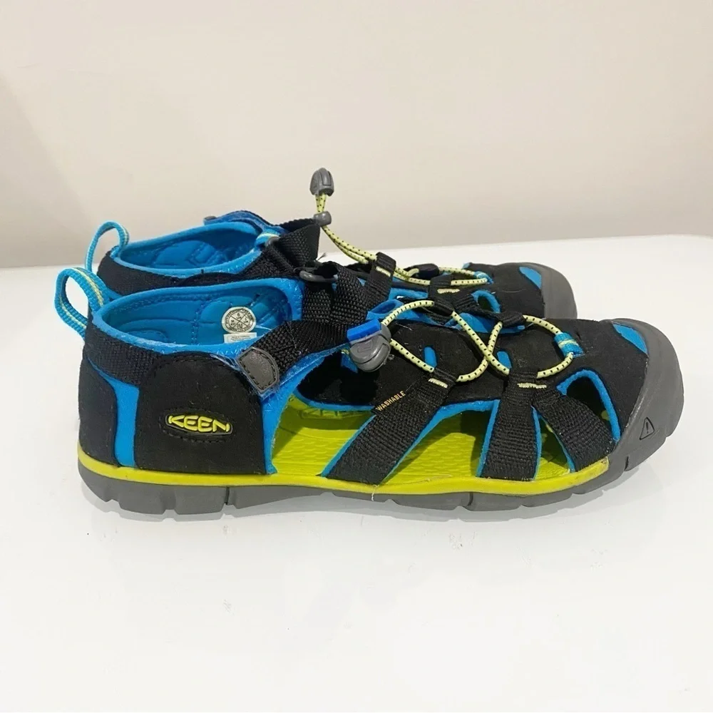 KEEN Big Kid's Seacamp II CNX Casual Shoes Black Brilliant Blue Hiking Size 6